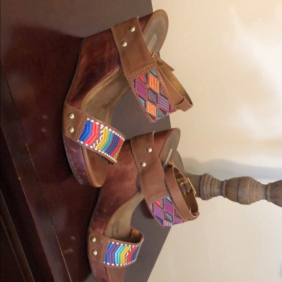 Cynthia Vincent Wedges - Picture 4 of 5